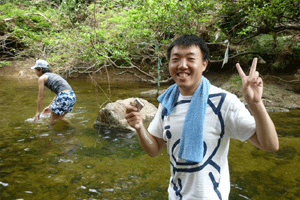 夏休み期間中、山の学校へ遊びに行く